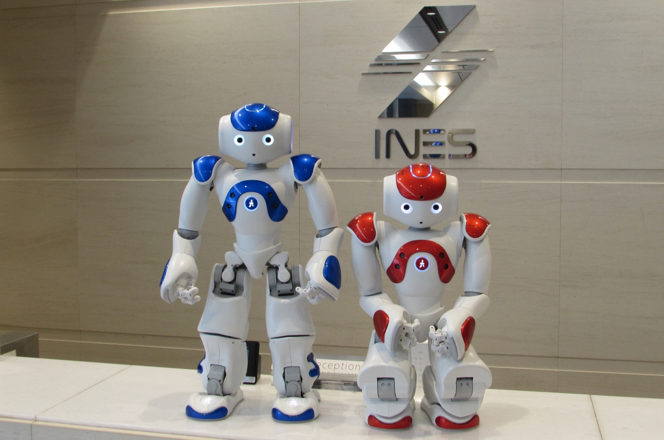 ヒト型ロボット「NAO（ナオ）」を活用してビジネスの幅を広げませんか？