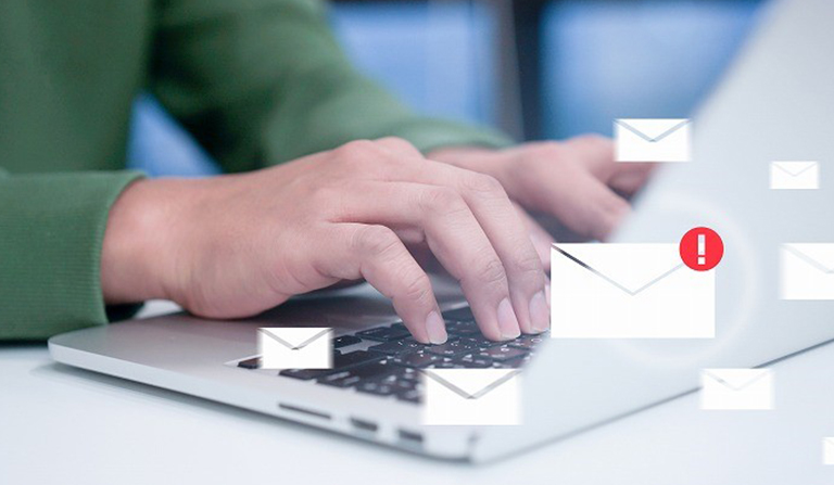 標的型メール攻撃とは？被害を受けないための見分け方と４つの対策