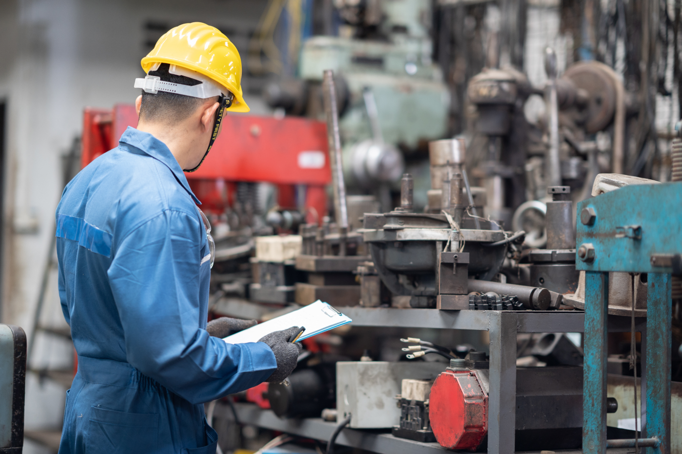 製造業における業務効率化とは？低下する原因や効率化を実現する方法を解説